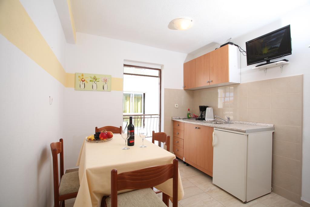 Apartments Kovacic Makarska Rum bild
