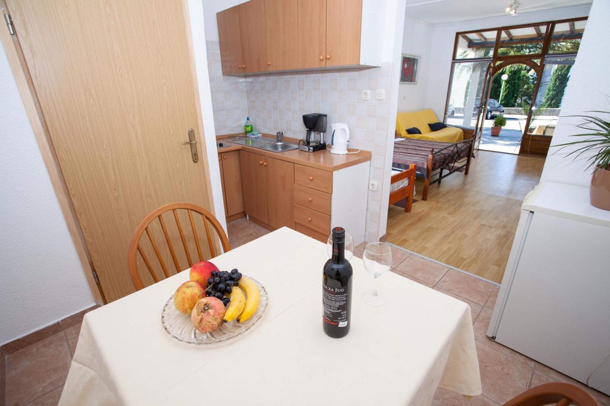 Apartments Kovacic Makarska Rum bild